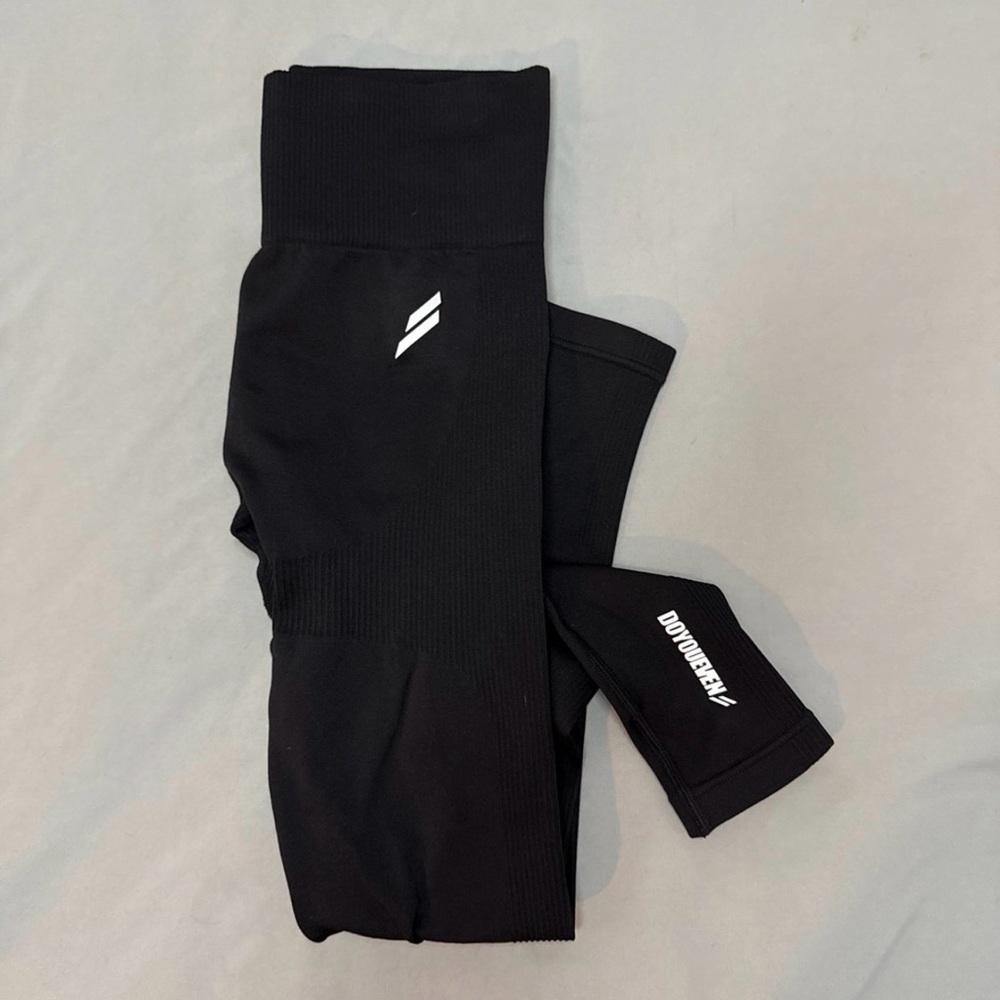DOYOUEVEN Black Leggings